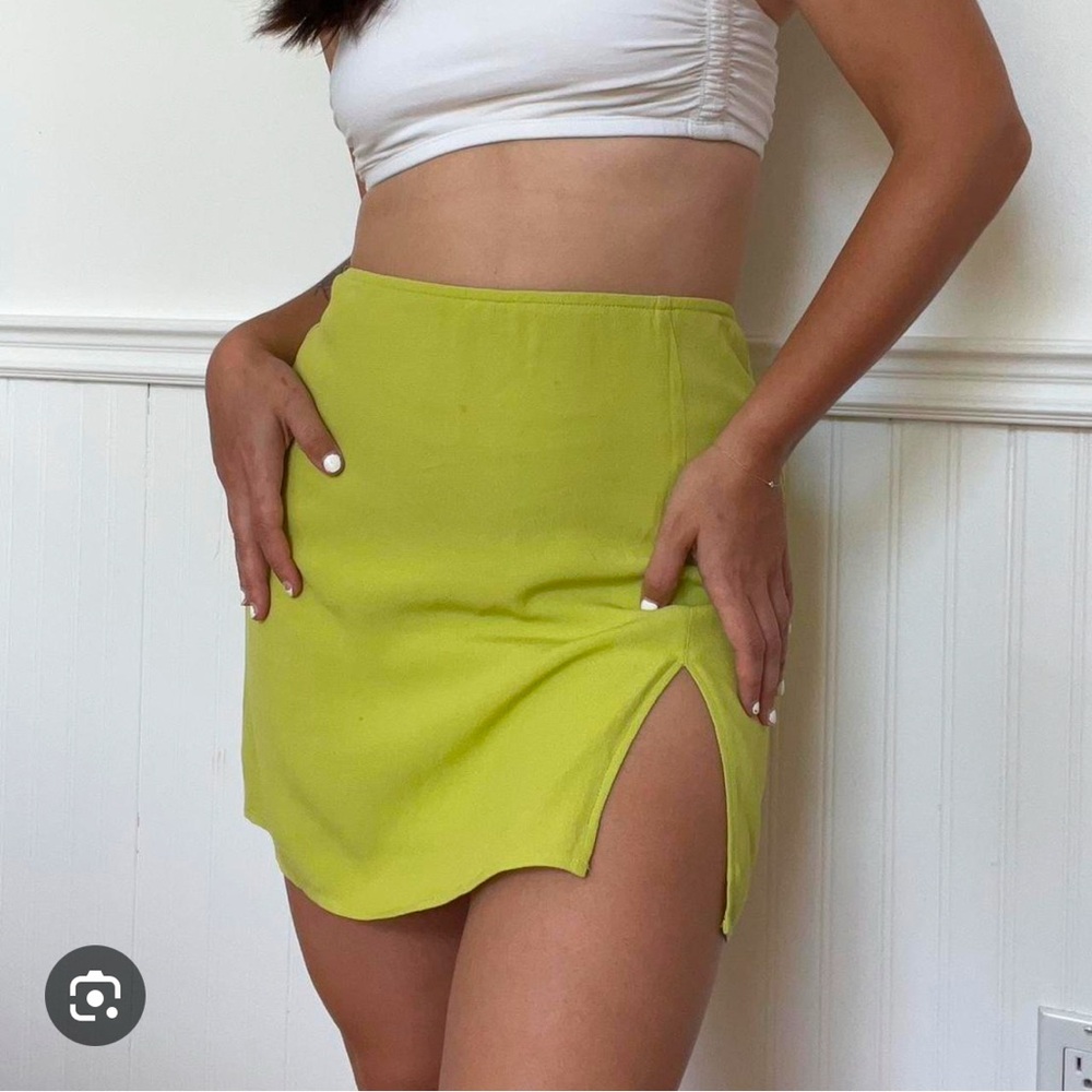 Aritzia Tatiana skirt size 0 lime greenn
